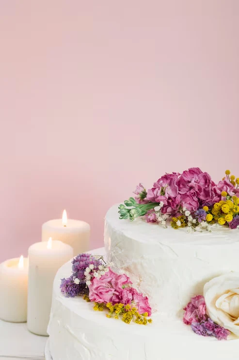 Flower-decorated celebration cake — design inspiration